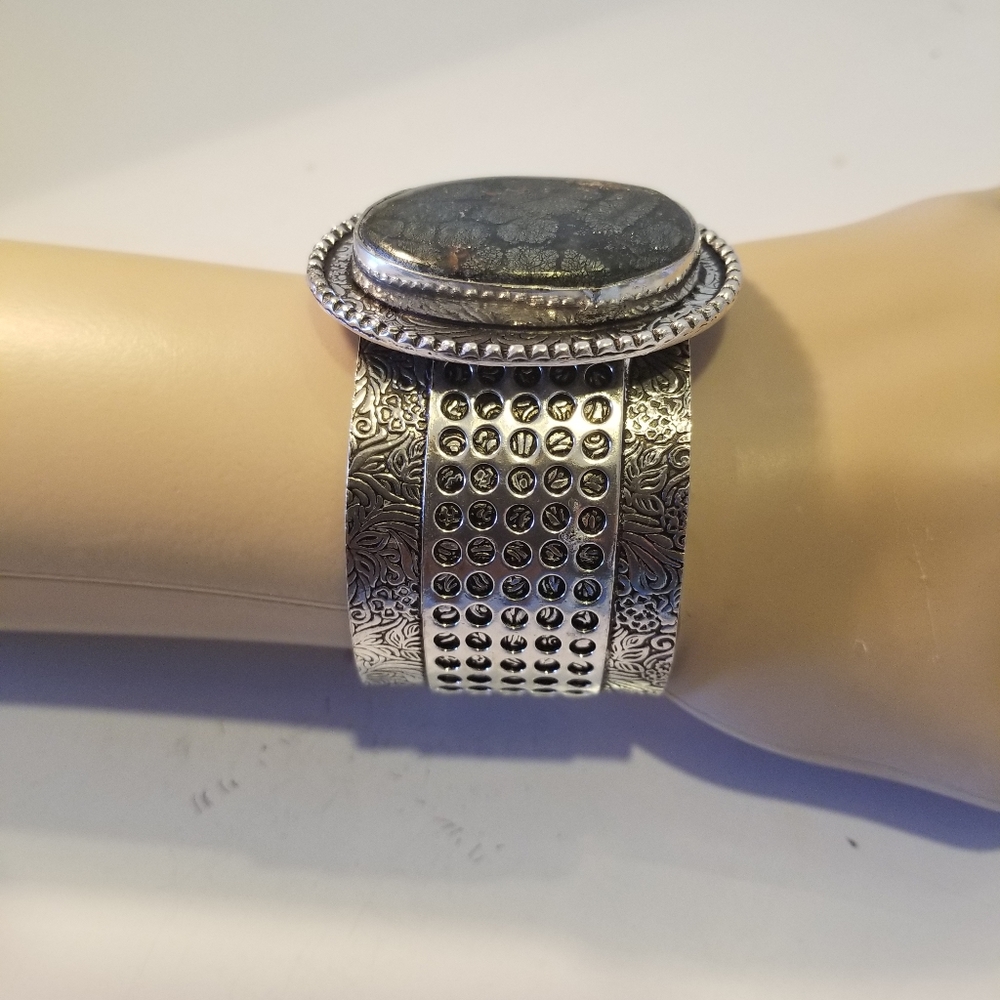 MAGNETIC BRACELET NWOT - Picture 6 of 16